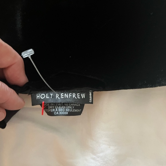 Ladies black Holt Renfrew scarf nwt - Picture 6 of 15